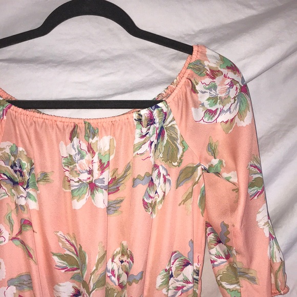 Super cute peach floral romper - Picture 2 of 5